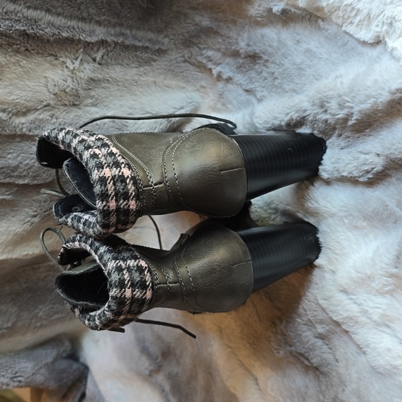 Dolce by mojomoxy dark grey ankle bootie - Picture 4 of 8